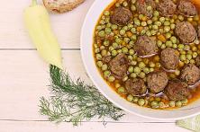 Mancare de mazare cu chiftele